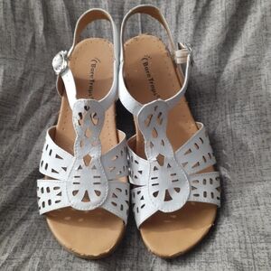 Sandal with small wedge heel sz 8 1/2